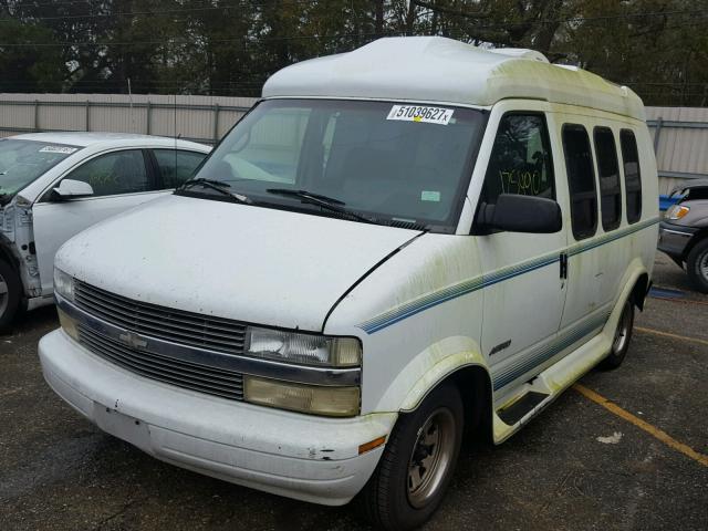 1GBDM19W8SB148895 - 1995 CHEVROLET ASTRO WHITE photo 2