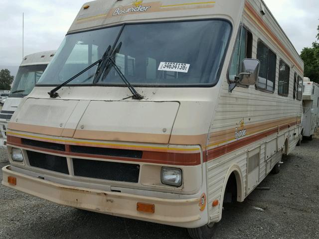 1GBKP37WXJ3322620 - 1988 CHEVROLET BOUNDER BEIGE photo 2