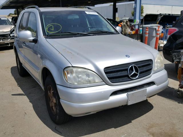 4JGAB54EXYA159742 - 2000 MERCEDES-BENZ ML 320 SILVER photo 1