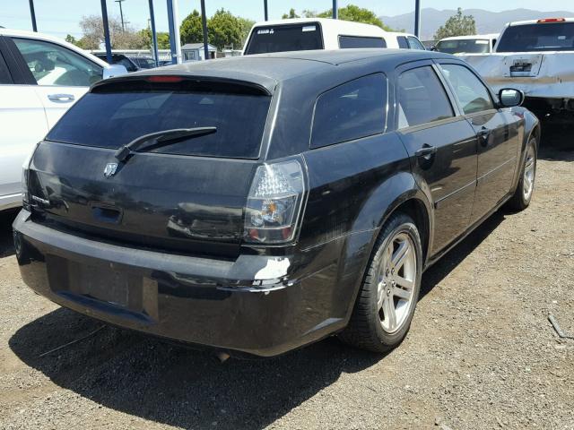 2D4FV48T45H139815 - 2005 DODGE MAGNUM SE BLACK photo 4