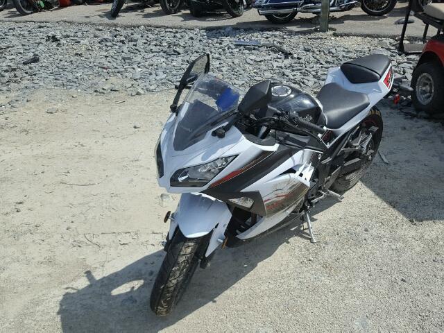 JKAEX8A15EA006153 - 2014 KAWASAKI EX300 A WHITE photo 2