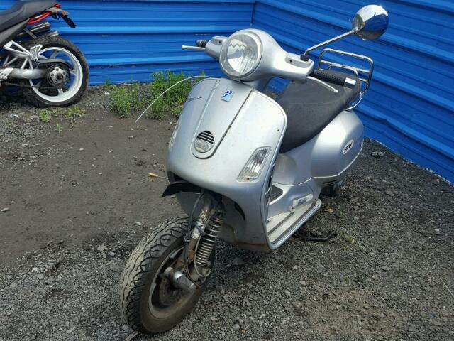 ZAPM459L995009052 - 2009 VESPA GTS 250 SILVER photo 2