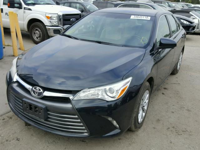 4T4BF1FK8FR450150 - 2015 TOYOTA CAMRY LE GRAY photo 2