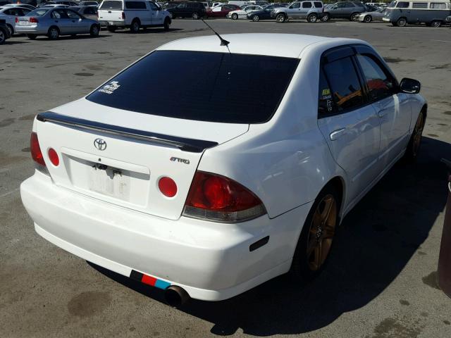 JTHBD192630067311 - 2003 LEXUS IS 300 WHITE photo 4