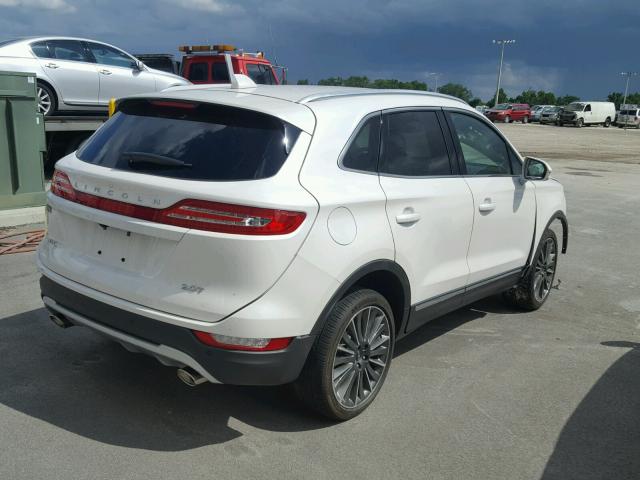 5LMCJ2C95HUL31038 - 2017 LINCOLN MKC SELECT WHITE photo 4
