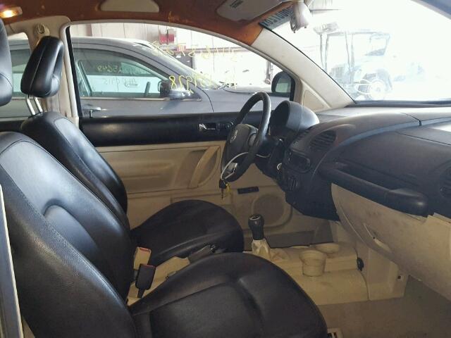 3VWCA21C6XM412443 - 1999 VOLKSWAGEN NEW BEETLE შავი ფოტო 5