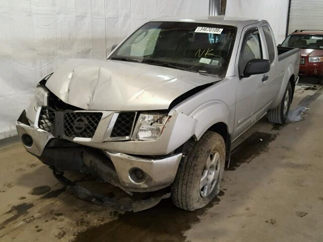 1N6AD06W28C433685 - 2008 NISSAN FRONTIER K SILVER photo 2