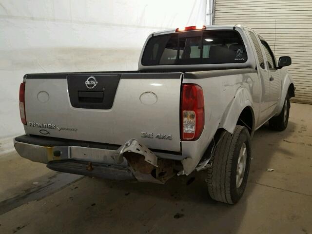 1N6AD06W28C433685 - 2008 NISSAN FRONTIER K SILVER photo 4