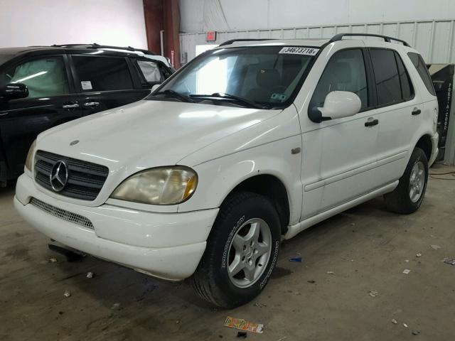 4JGAB54E9YA182042 - 2000 MERCEDES-BENZ ML 320 WHITE photo 2