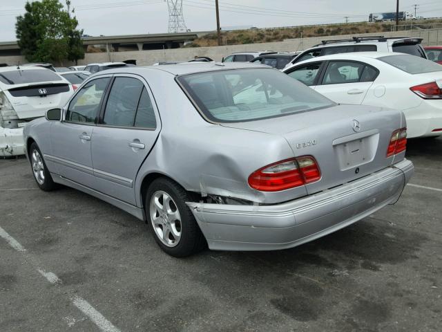 WDBJF65J62B455139 - 2002 MERCEDES-BENZ E 320 SILVER photo 3