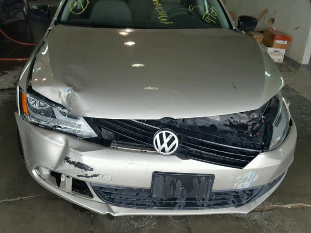 3VW2K7AJXDM269707 - 2013 VOLKSWAGEN JETTA BASE 米色 照片 9