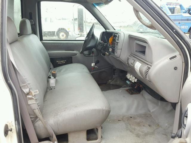 1GDKC34J3YF438357 - 2000 GMC SIERRA C35 WHITE photo 5