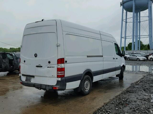 WD3PE8CC3B5506507 - 2011 MERCEDES-BENZ SPRINTER 2 WHITE photo 4