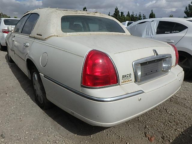 1LNHM82W35Y611877 - 2005 LINCOLN TOWN CAR S WHITE photo 3