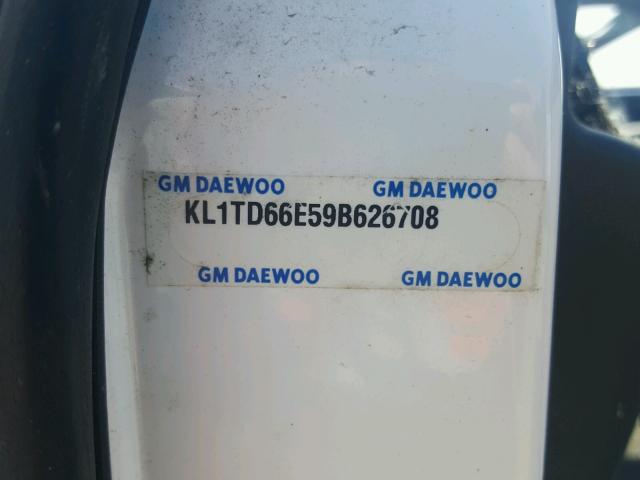 KL1TD66E59B626708 - 2009 CHEVROLET AVEO LS WHITE photo 10