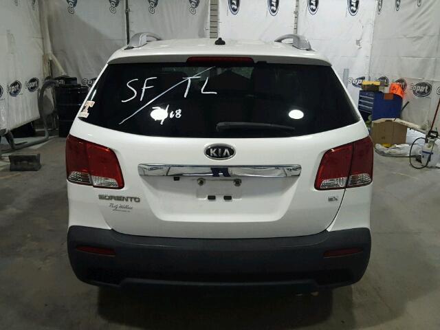 5XYKU3A6XDG365304 - 2013 KIA SORENTO WHITE photo 9