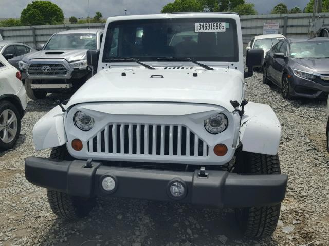 1C4BJWEG4JL811959 - 2018 JEEP WRANGLER U WHITE photo 9