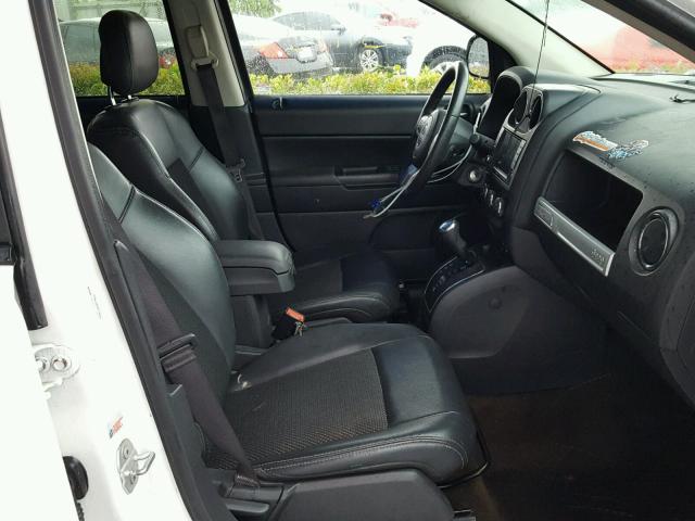 1C4NJCBA5GD754265 - 2016 JEEP COMPASS SP WHITE photo 5
