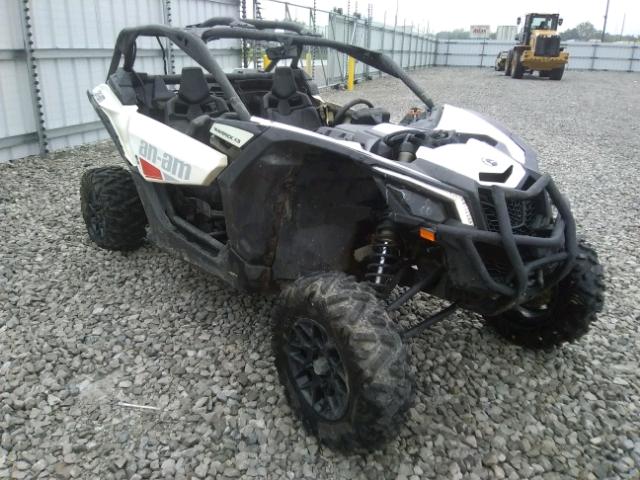 3JBVGAW24HK000266 - 2017 CAN-AM MAVERICK X WHITE photo 1