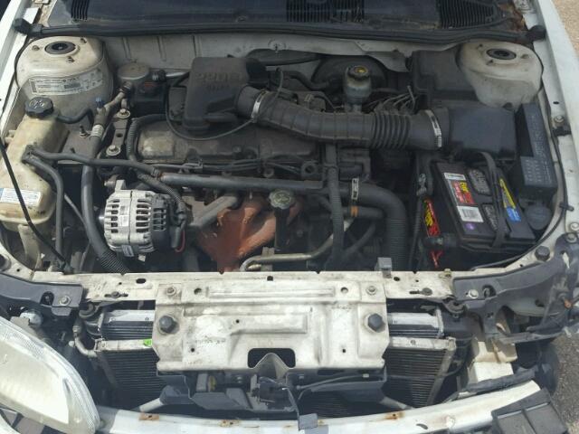 1G1JC524817364967 - 2001 CHEVROLET CAVALIER B WHITE photo 7