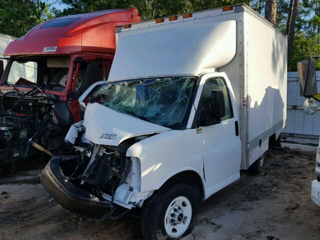 1GD07RFF5G1123806 - 2016 GMC SAVANA CUT WHITE photo 2