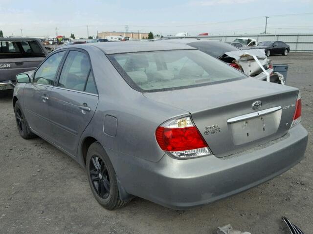 4T1BF32K15U590938 - 2005 TOYOTA CAMRY LE GRAY photo 3