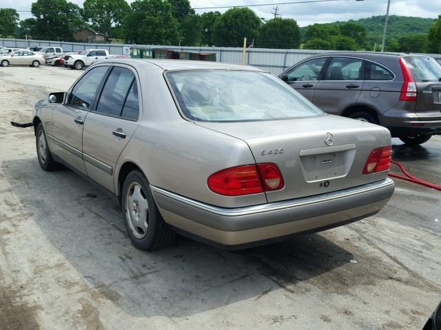 WDBJF72F2VA300636 - 1997 MERCEDES-BENZ E 420 GOLD photo 3