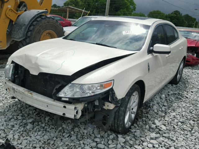 1LNHM93R99G607939 - 2009 LINCOLN MKS CREAM photo 2