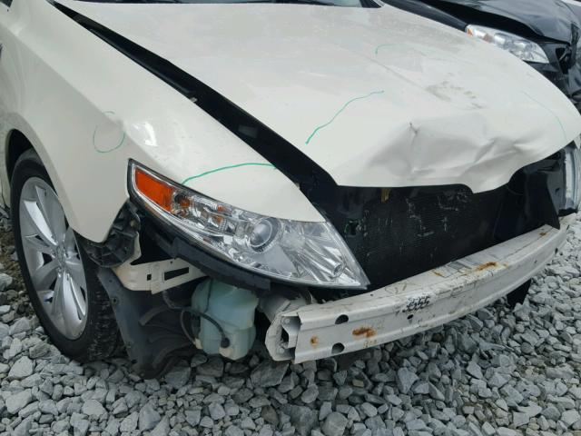 1LNHM93R99G607939 - 2009 LINCOLN MKS CREAM photo 9