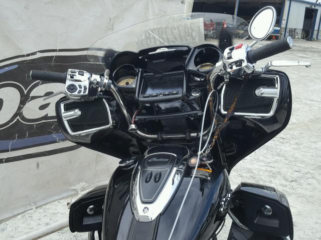 56KTRAAA7H3346387 - 2017 INDIAN MOTORCYCLE CO. ROADMASTER BLACK photo 5