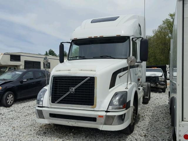 4V4NC9TG66N409145 - 2006 VOLVO VN VNL WHITE photo 9