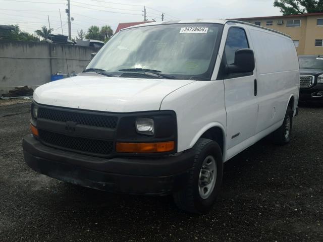 1GCGG25V451149992 - 2005 CHEVROLET EXPRESS G2 WHITE photo 2