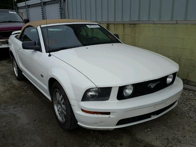 1ZVFT85H475219441 - 2007 FORD MUSTANG GT WHITE photo 1
