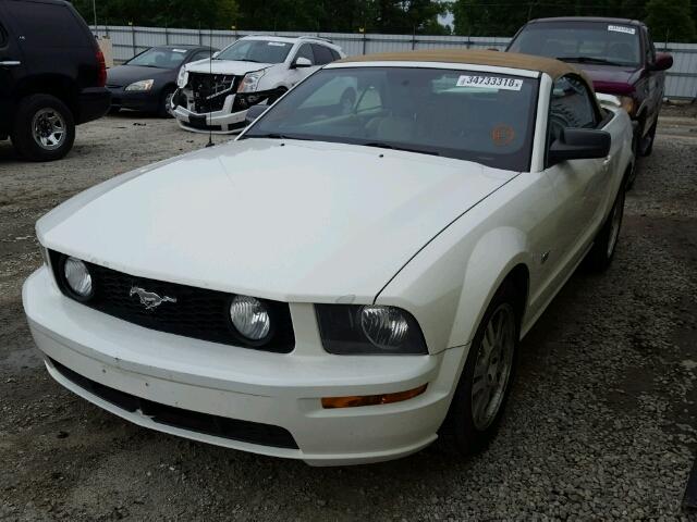 1ZVFT85H475219441 - 2007 FORD MUSTANG GT WHITE photo 2