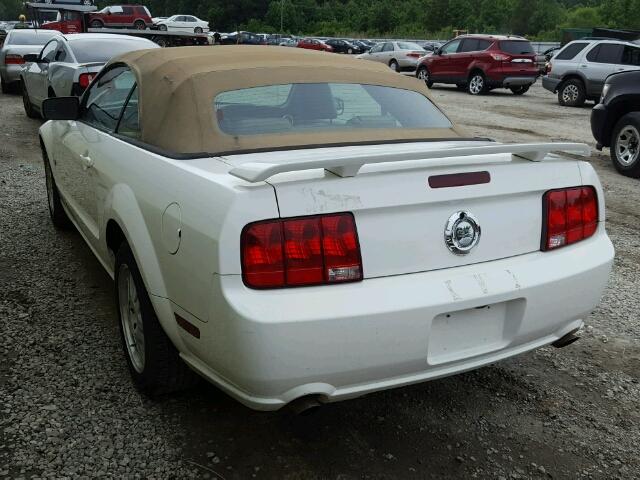 1ZVFT85H475219441 - 2007 FORD MUSTANG GT WHITE photo 3