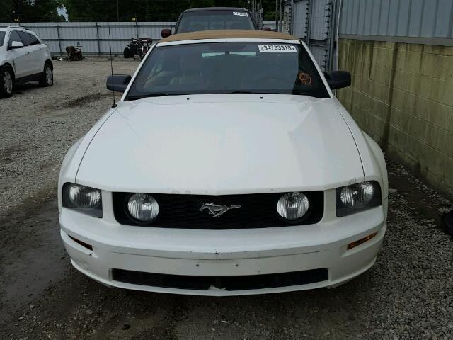 1ZVFT85H475219441 - 2007 FORD MUSTANG GT WHITE photo 9