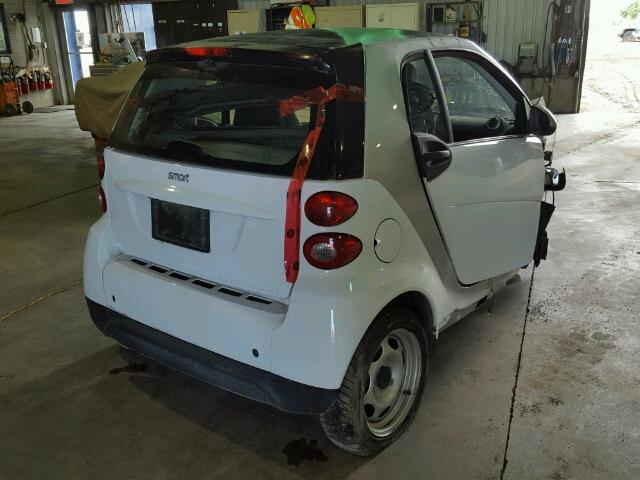 WMEEJ3BA7DK707702 - 2013 SMART FORTWO PUR WHITE photo 4