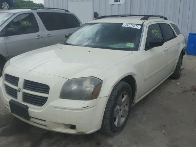 2D4FV48V35H509900 - 2005 DODGE MAGNUM SXT WHITE photo 2