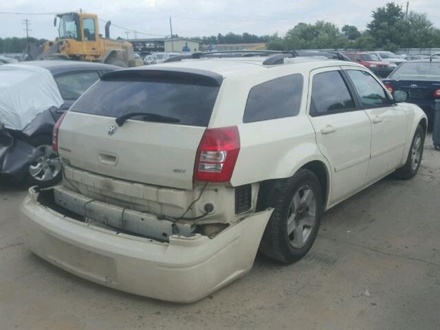 2D4FV48V35H509900 - 2005 DODGE MAGNUM SXT WHITE photo 4