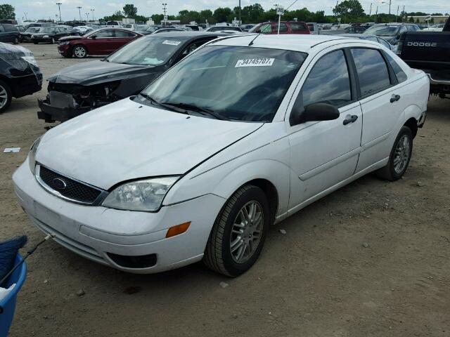 1FAFP34N36W243620 - 2006 FORD FOCUS WHITE photo 2