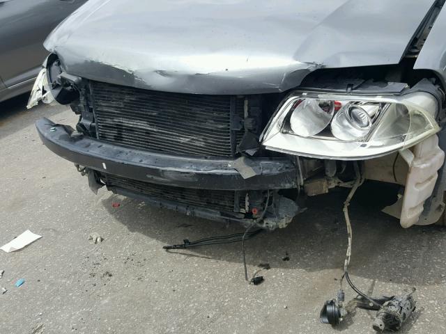 WVWRH63B64P145654 - 2004 VOLKSWAGEN PASSAT GLX GRAY photo 9
