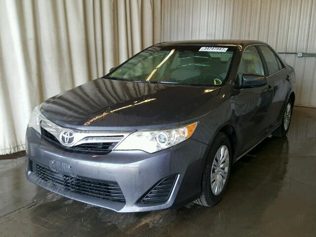 4T1BF1FK2CU055144 - 2012 TOYOTA CAMRY BASE GRAY photo 2