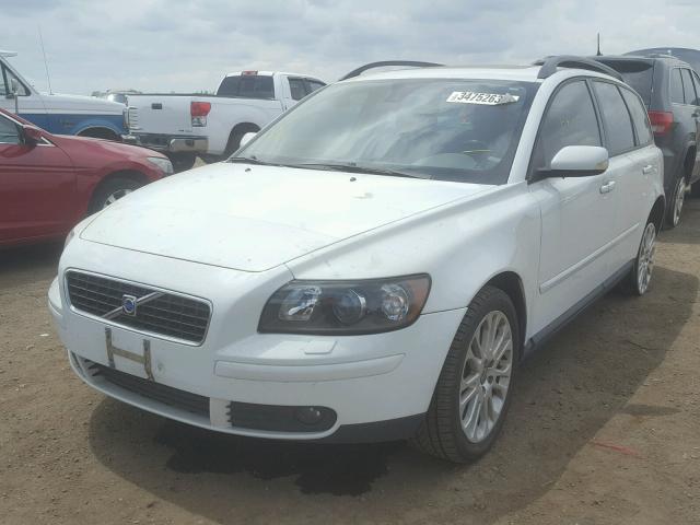 YV1MJ682352080942 - 2005 VOLVO V50 T5 WHITE photo 2