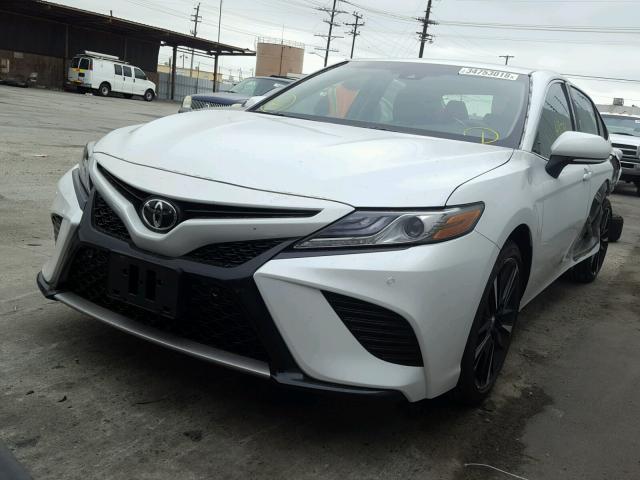 4T1B61HK4JU035021 - 2018 TOYOTA CAMRY XSE WHITE photo 2