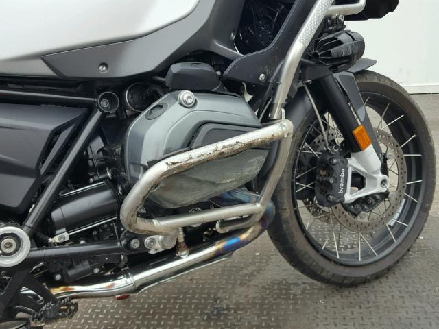 WB10A120XGZ665765 - 2016 BMW R1200 GS A GRAY photo 10