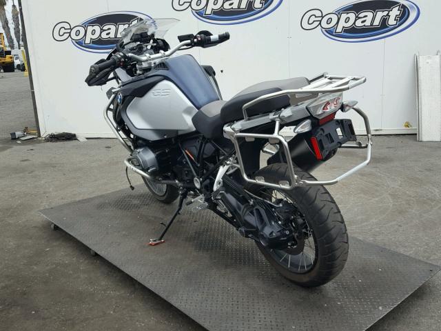 WB10A120XGZ665765 - 2016 BMW R1200 GS A GRAY photo 3