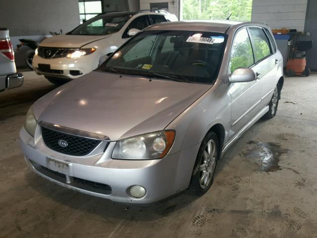 KNAFE161055081719 - 2005 KIA SPECTRA5 SILVER photo 2