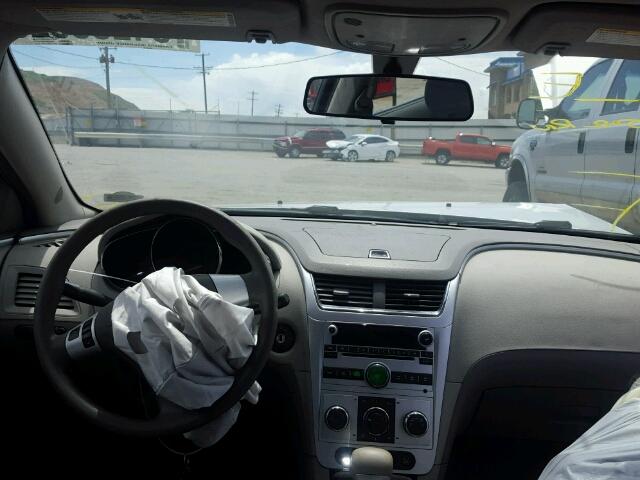 1G1ZA5E02A4142444 - 2010 CHEVROLET MALIBU LS Gümüş foto 9