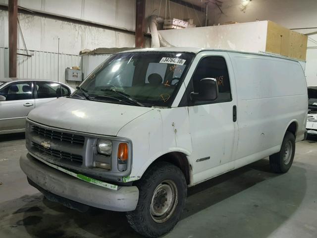 1GCGG25R6Y1169412 - 2000 CHEVROLET EXPRESS G2 WHITE photo 2