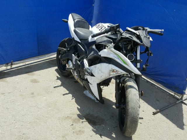 JKAEXEJ16HDA00088 - 2017 KAWASAKI EX650 J თეთრი ფოტო 1